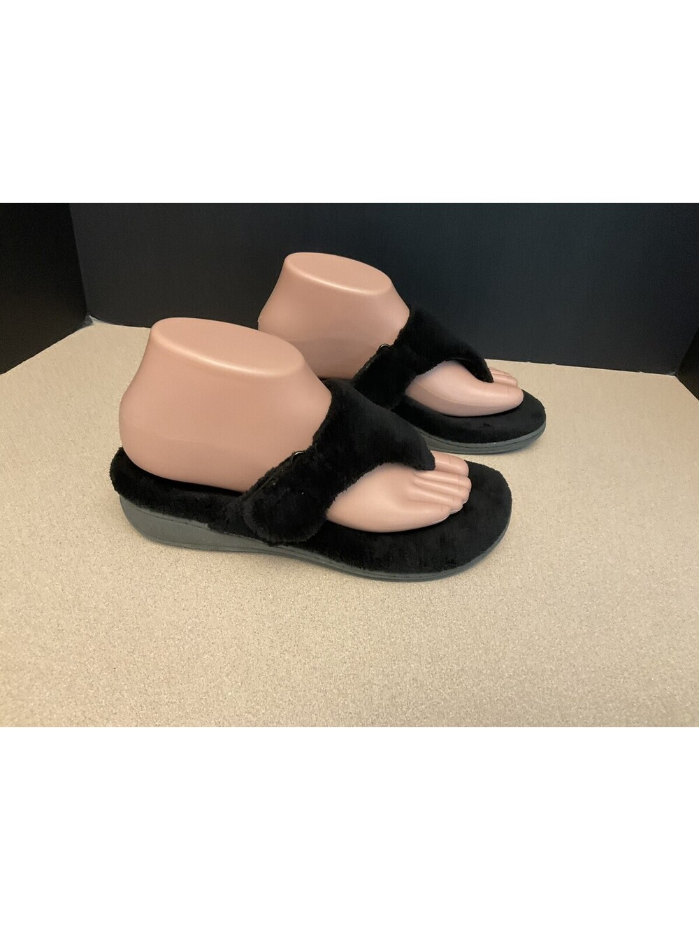 WOMENS VIONIC FOREVER BLACK/GREY ADJUSTABLE THONG SLIPPERS. SIZE 6. NICE!!!